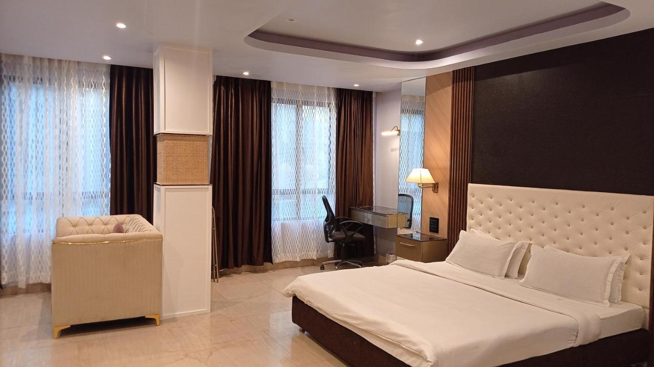 The Grand Hotel Āīzawl Εξωτερικό φωτογραφία